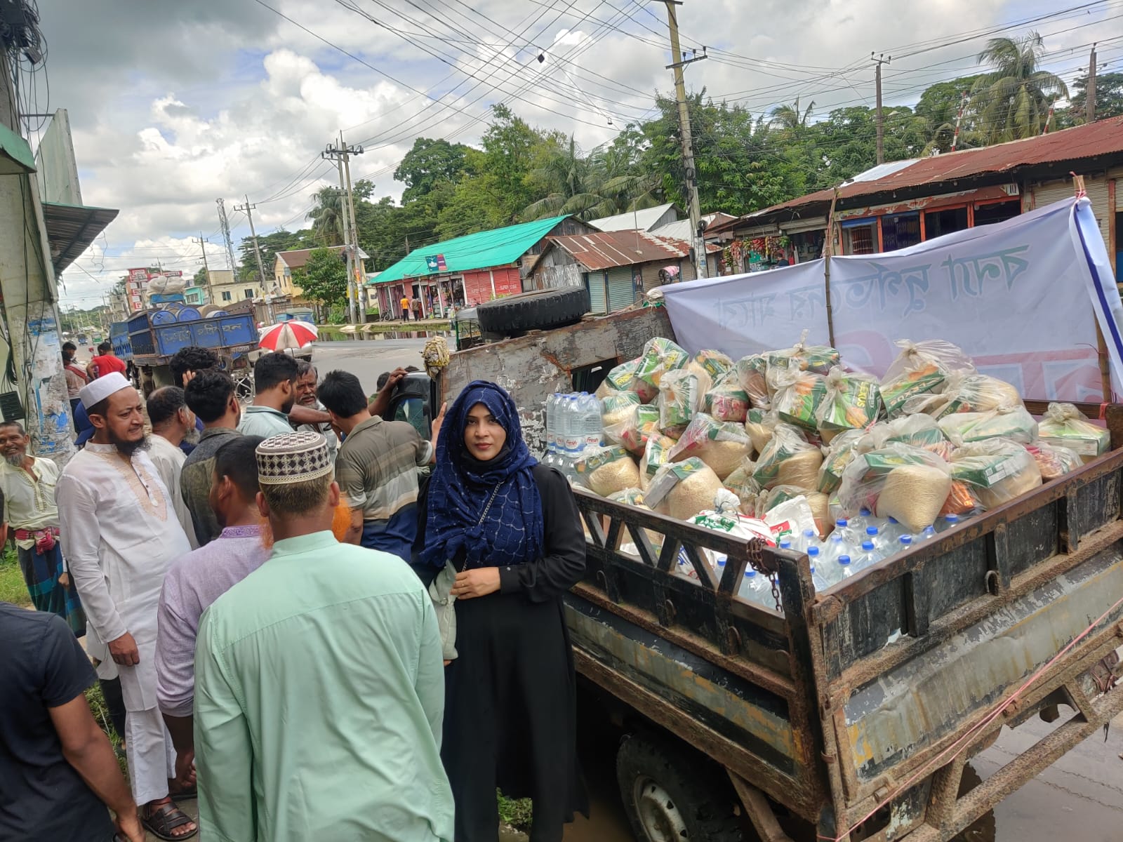 বন্যা দূর্গতদের পাশে